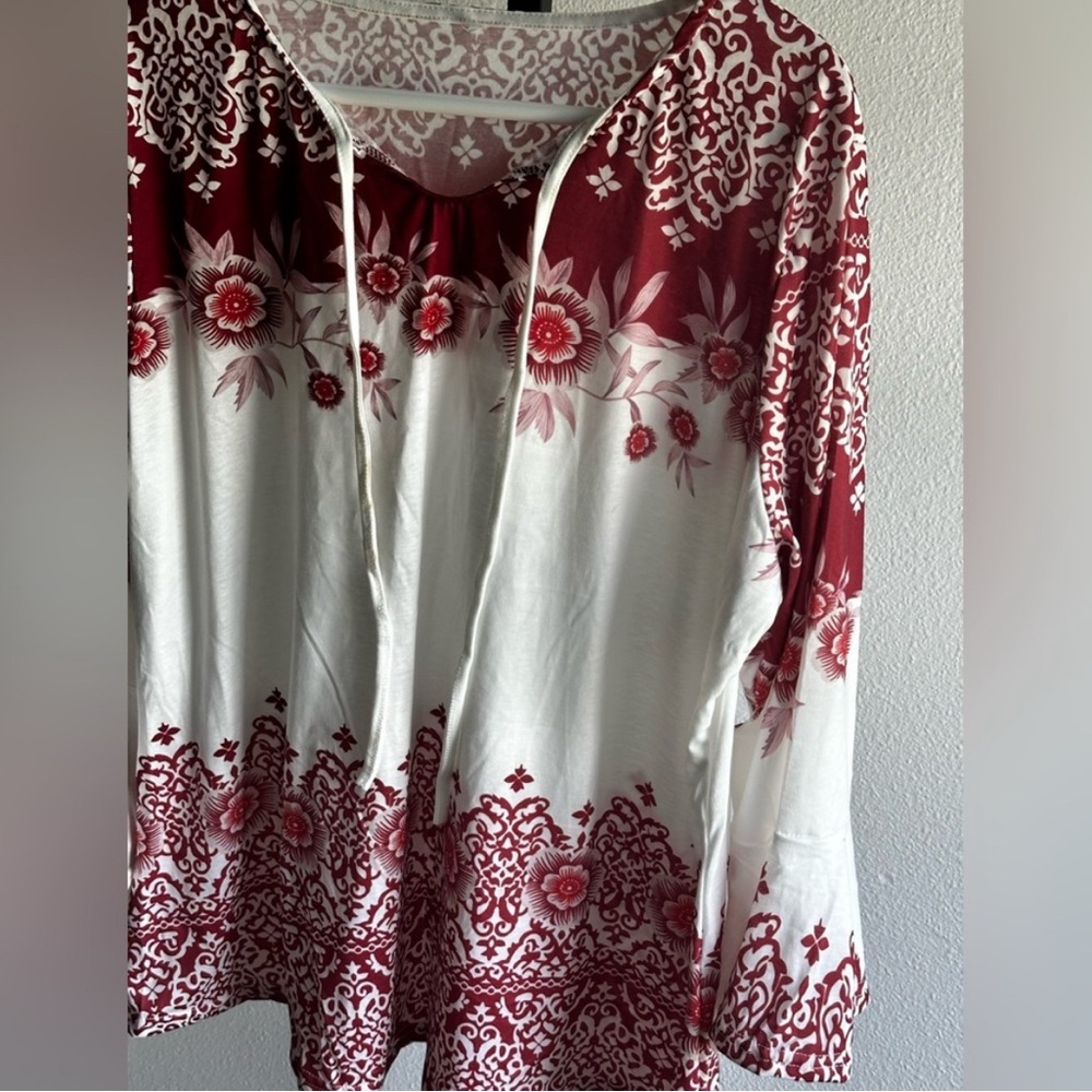 Elegant Floral Women's Top in Red and White - Picture 2 of 4